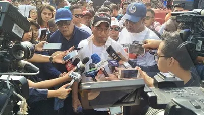 Bupati Yakohima Abock Busup (Kiri), Menhub Budi Karya Sumadi (Tengah), Wakil Gubernur Papua Barat Mohammad Lakotani (Kanan)/Ayojakarta.com