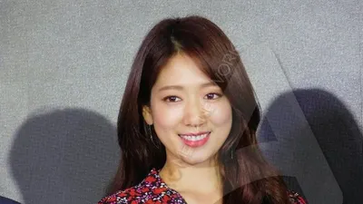 Park Shin Hye saat hadir dalam peluncuran Mamonde Red Energy Recovery Serum di Mall Central Park, Jumat (11/10/2019)/Ayojakarta.com