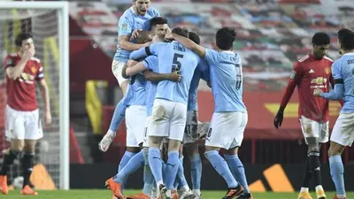 Para pemain Manchester City merayakan gol Fernandinho ke gawang Manchester United di semifinal Piala Liga Inggris atau Piala Carabao. Foto: EPA-EFE/PETER POWELL
