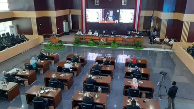 Sidang paripurna DPRD Kota Bogor membahas tiga raperda/ Husnul K