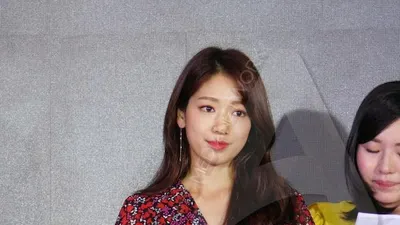 Park Shin Hye saat hadir dalam peluncuran Mamonde Red Energy Recovery Serum di Mall Central Park, Jakarta Barat, Jumat (11/10/2019)/Ayojakarta.com