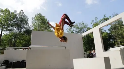Pegiat parkour berlatih di Taman Puring, Jakarta Selatan. (Facebook Anies Baswedan)