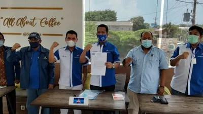 Pengurus DPC Partai Demokrat Solo Raya menyatakan sikap tetap solid dan satu suara mendukung AHY, di Solo, Kamis (4/2/2021). (Ayojakarta/Budi Cahyono)
