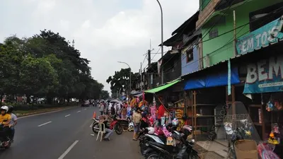 Suasana aktivitas jual-beli di Pasar Gembrong, Jatinegara, Jakarta Timur,, Jumat (29/5/2020). (Ayojakarta.com)