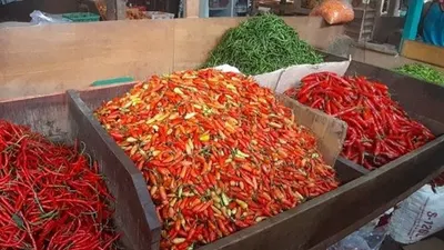 Cabai merah dan rawit di Pasar Senen, Jakarta Pusat (26/4/2019). (Suara.com/Achmad Fauzi)