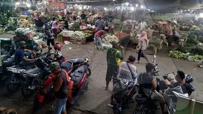 Suasana Pasar Jembatan Lima, Tambora, Jakarta Barat, Kamis (18/6/2020). (Ayojakarta.com/Khoirur Rozi)