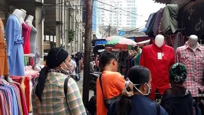 Penampakan PKL yang berdagang di Tanah Abang, Jakarta Pusat saat pemberlakuan PSBB Corona. (Suara.com/Bagaskara).