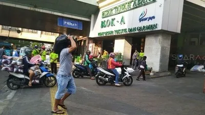 Situasi Pasar Tanah Abang usai dilanda kerusuhan buntut aksi 22 Mei 2019. (Suara.com/Stephanus Aranditio)