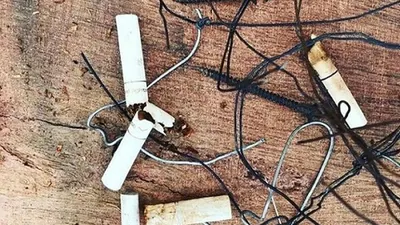 Unggahan foto Stadion Madya penuh puntung rokok dan paku/Instagram