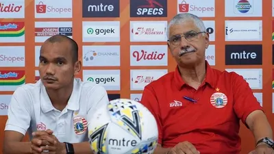 Pelatih Persija Jakarta asal Brasil, Edson Tavares (kanan) bersama gelandang andalan Persija, Riko Simanjuntak. (Persija.id)