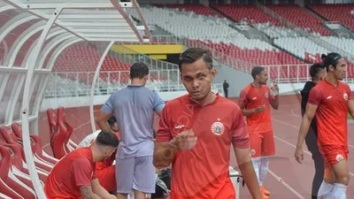 Pemain bertahan Persija Jakarta, Rezaldi Hehanussa. (Ayojakarta.com/Hendy Dinata)