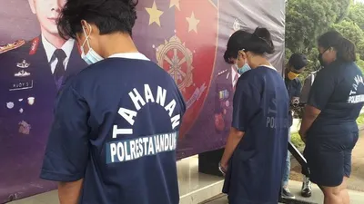 Para pelaku pembunuhan sopir taksi online di Bandung (detik.com)