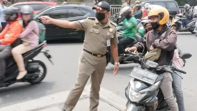 Pemprov DKI Jakarta terus menggencarkan razia masker. Foto: Havid Al Vizki/Republika TV