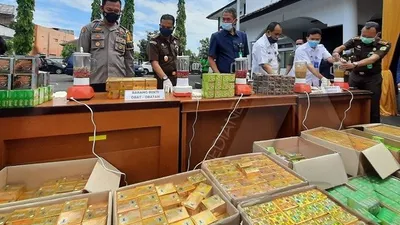 Obat-obatan terlarang tanpa izin edar dimusnahkan Kejari Kota Tasikmalaya dengan cara diblender, Selasa (8/12/2020. (Ayotasik.com/Heru Rukanda).