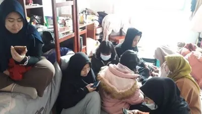 Penampakan Mahasiswa Indonesia saat di kamar asrama Wuhan, China yang sedang diteror virus corona. (Foto dari Pramesti Ardita Cahyani, Mahasiswa Unesa)