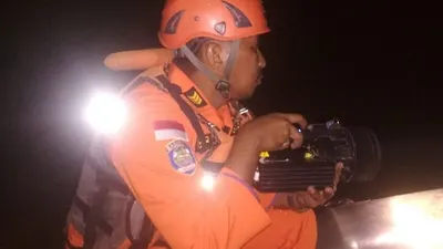 Pencarian bocah tenggelam di kali Ciliwung, Sabtu (7/3/2020) malam (Humas Kantor Pencarian dan Pertolongan Jakarta)