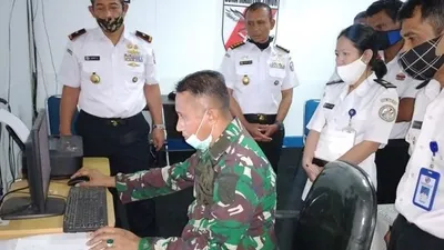 Pelatihan mengenai pengadaan barang dan jasa di ruang Puskodal, Kantor Kamla Zona Maritim Timur, Selasa (26/5/2020) (Humas Bakamla)