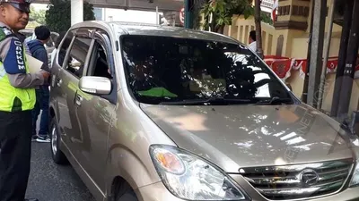 Penindakan pelanggaran ganjil genap di Pramuka, Jakarta Timur/Ayojakarta.com