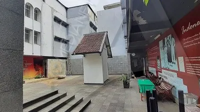 Sel nomor 5 yang dihuni Soekarno di Lapas Banceuy. Saat ini sisa bangunan lapas tersebut diabadikan menjadi monumen di Jalan Banceuy, Kota Bandung. (Ayobandung/Nur Khansa)