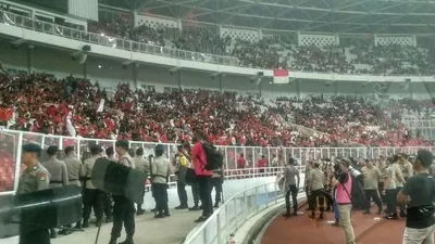 Penonton memadati Stadion Utama Gelora Bung Karno saat laga Timnas vs Malaysia/Ayojakarta.com