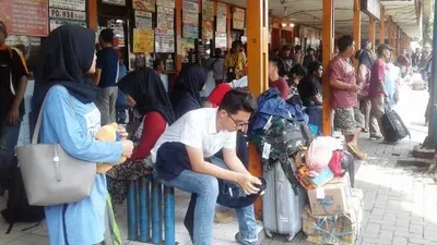 Terminal Kalideres Angkut Ribuan Pemudik ke Berbagai Kota di Jawa dan Sumatera