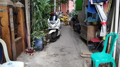 Gang Al Mukmin di Palmerah Jakbar yang menjadi lokasi pembunuhan Ketua RT bernama M Jazuli. (Suara.com/Bagaskara).