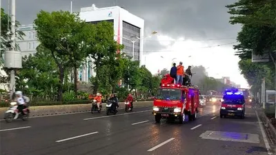 Ilustrasi - Pemprov DKI Jakarta melakukan penyemprotan disinfektan terhadap beberapa ruas jalan dan fasilitas umum di wilayah DKI Jakarta, Minggu (22/3/2020). (Jawapos.com/Istimewa)