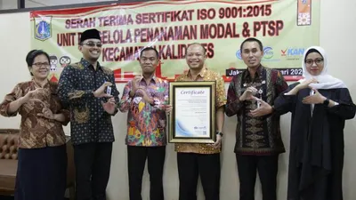 UP.PMPTSP Kecamatan Kalideres menerima Sertifikasi ISO 9001:2015 (Komunikasi dan Informasi DPMPTSP Provinsi DKI Jakarta)