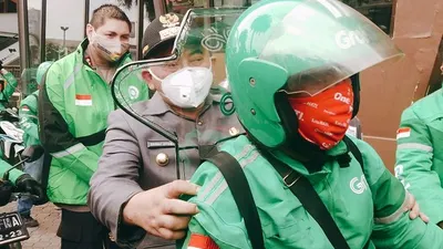 Wali Kota Bekasi, Penumpang Pertama Naik Ojol dengan Fitur Baru
