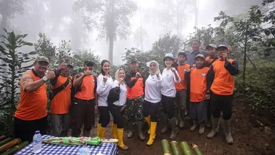 Perempuan Tani DKI saat meninjau petani kopi binaan Pusdiklatpaskhas di Ciwidey