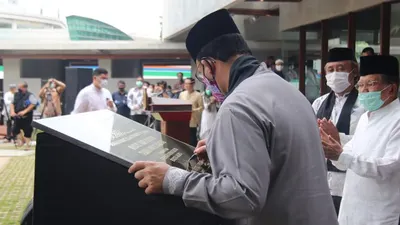 Gubernur DKI Jakarta, Anies Baswedan meresmikan Masjid Amir Hamzah di Taman Ismail Marzuki, Menteng, Jakarta Pusat, Jumat (3/7/2020). dok