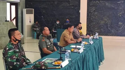 Wali Kota Bogor Bima Arya dan TNI saat mempersiapkan kunjungan PM Jepang ke Istana Kepresidenan di Kota Bogor/ dok