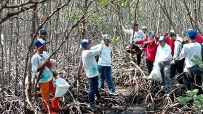 Bersih-bersih Pulau digelar Pemkab Kepulauan Seribu bersama Pertamina Hulu Energi/pulauseribu.jakarta.go.id