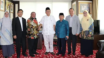Pimpinan Fraksi PKS foto bersama Ketua Fraksi PPP, Arsul Sani di ruang Fraksi PPP, gedung Nusantara I Senayan, Jakarta, Jumat (18/10/20190/Dok Aboe Bakar Al Habsyi