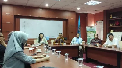 Staf Khusus Presiden Joko Widodo yang juga CEO dan Founder Creativepreneur, Putri Indahsari Tanjung, bertamu ke Kantor PWI Pusat, Lantai 4 Gedung Dewan Pers, Jakarta Pusat, Kamis (23/1/2020). (Humas HPN 2020)