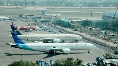 Pesawat Garuda Indonesia dan beberapa maskapai lainnya di Bandara Internasional Soekarno-Hatta, Tangerang, Banten.  Foto: Republika TV/Wisnu Aji Prasetiyo