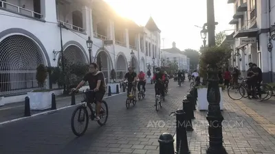 Kawasan Kota Lama Semarang dipadati pesepeda, Minggu (14/6/2020) pagi. (Ayosemarang.com/Kemmy Wijaya)