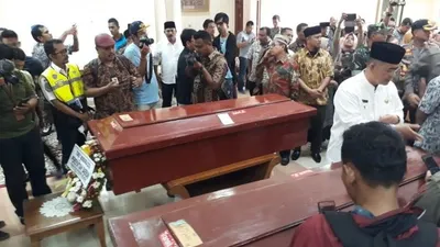 Peti jenazah warga Sumbar yang meninggal karena kerusuhan di Wamena Papua sampai di Bandara Internasional Minangkabau, Sumbar, Kamis (26/9/2019)/Republika