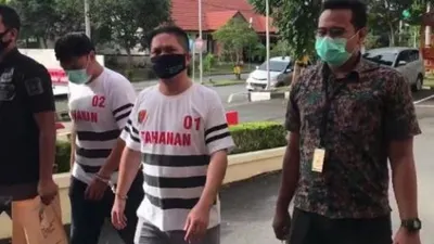 Tersangka penyelundupan jasad 3 ABK WNI di Batam. (Batamnews.co.id/Yude)