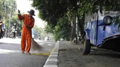 160 Petugas Disiagakan Jaga Kebersihan di Jakbar