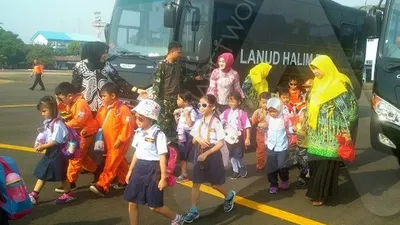 Ada Pilot-pilot Cilik di Gladi Bersih HUT ke-74 TNI