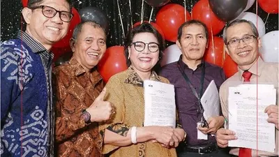Pimpinan KPK 2015-2019 berfoto bersama sebelum mereka mengakhiri masa tugasnya. (Twitter @KPK_RI)