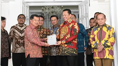 Pimpinan MPR bersama Wakil Presiden, Jusuf Kalla di Menteng, Jakarta Pusat, Kamis (17/10/2019)/MPR
