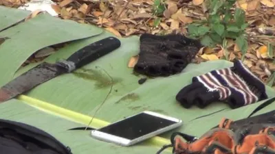 Sebilah pisau yang ditemukan di lokasi tewasnya editor Metro TV, Yodi Prabowo di pinggir tol JORR Pesanggarahan, Jakarta Selatan, Jumat (10/7/2020). (istimewa).