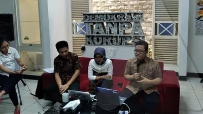 Sekjen Fitra Misbah Hasan (paling kanan) memberikan keterangan pers/Ayojakarta.com-Dhika Alam Noor