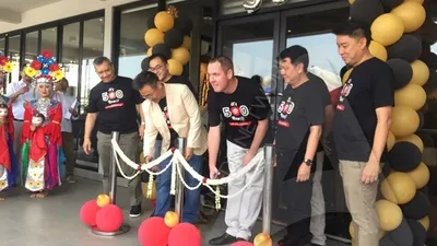 Jajaran direksi PT Sari Melati Kencana Tbk. saat pembukaan outlet ke-500 Pizza Hut di Bekasi Utara/Ayojakarta.com-Istihanah Soejoethi