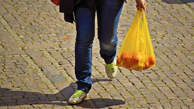 Ilustrasi kantong belanja plastik. (pixabay.com)