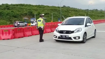 Kegiatan penyekatan di Tol Kalikangkung (dok Humas Polda Jateng)