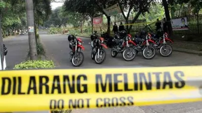 Polisi berjaga di lokasi penembakan  Foto: Republika/ Yasin Habibi