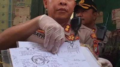 Polisi menemukan buku berisi kumpulan gambar dan tulisan gadis 15 tahun pelaku pembunuhan bocah 6 tahun di Sawah Besar, Jakarta Pusat. (Merdeka.com)